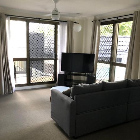Coral Towers Holiday Suites Кэрнс Экстерьер фото