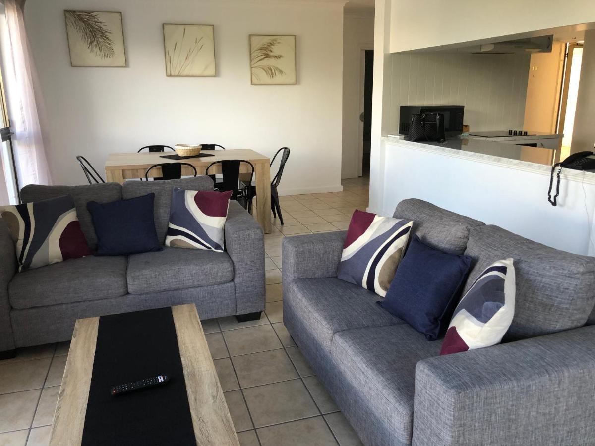 Coral Towers Holiday Suites Кэрнс Экстерьер фото