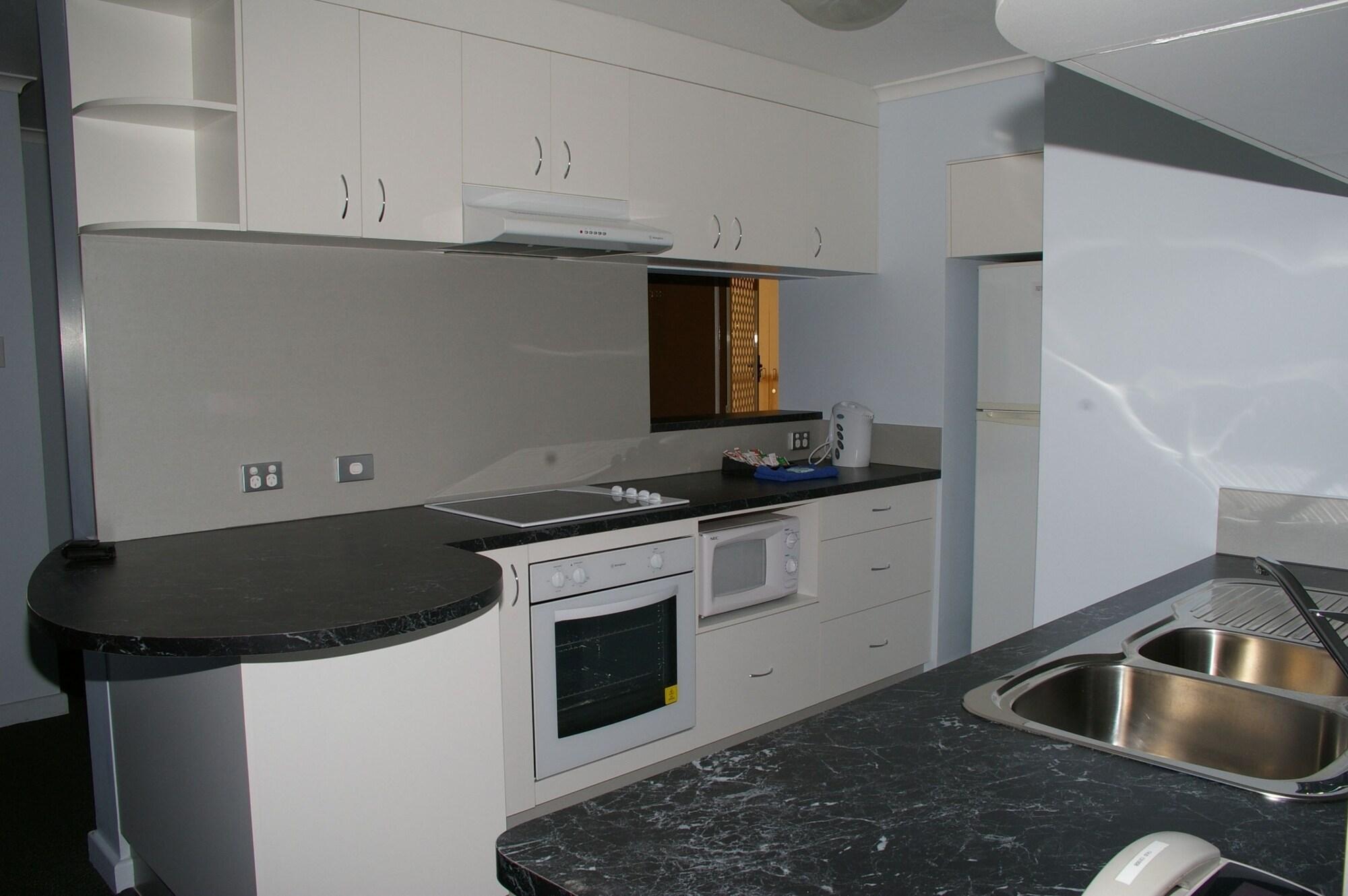 Coral Towers Holiday Suites Кэрнс Экстерьер фото