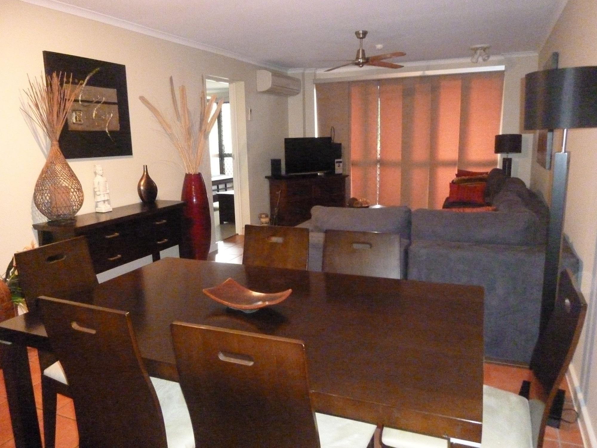 Coral Towers Holiday Suites Кэрнс Экстерьер фото