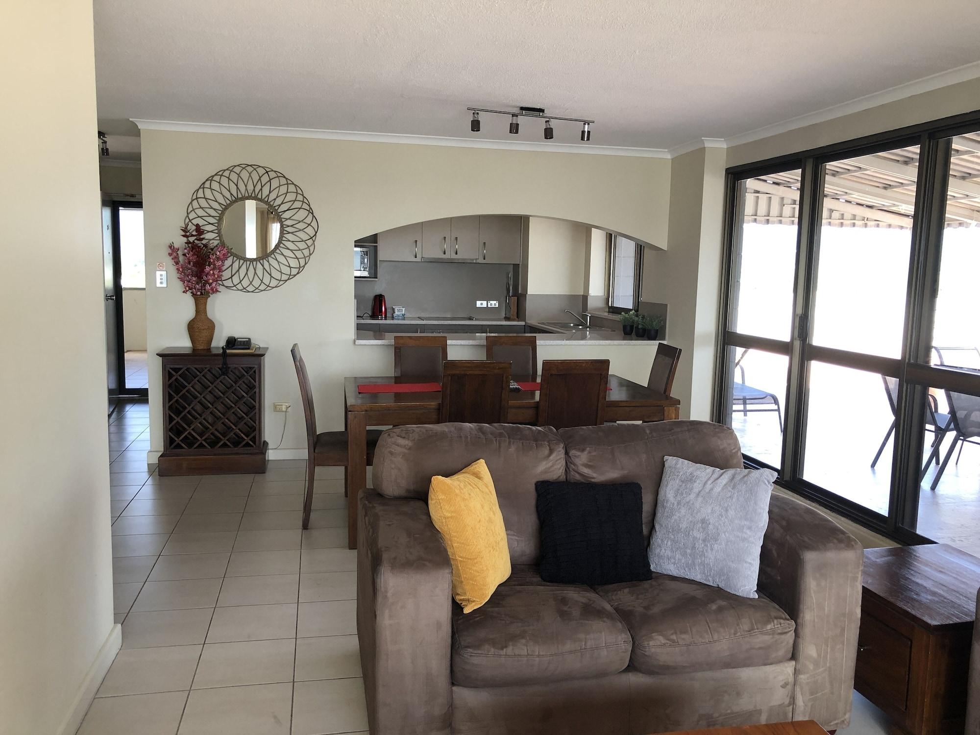 Coral Towers Holiday Suites Кэрнс Экстерьер фото