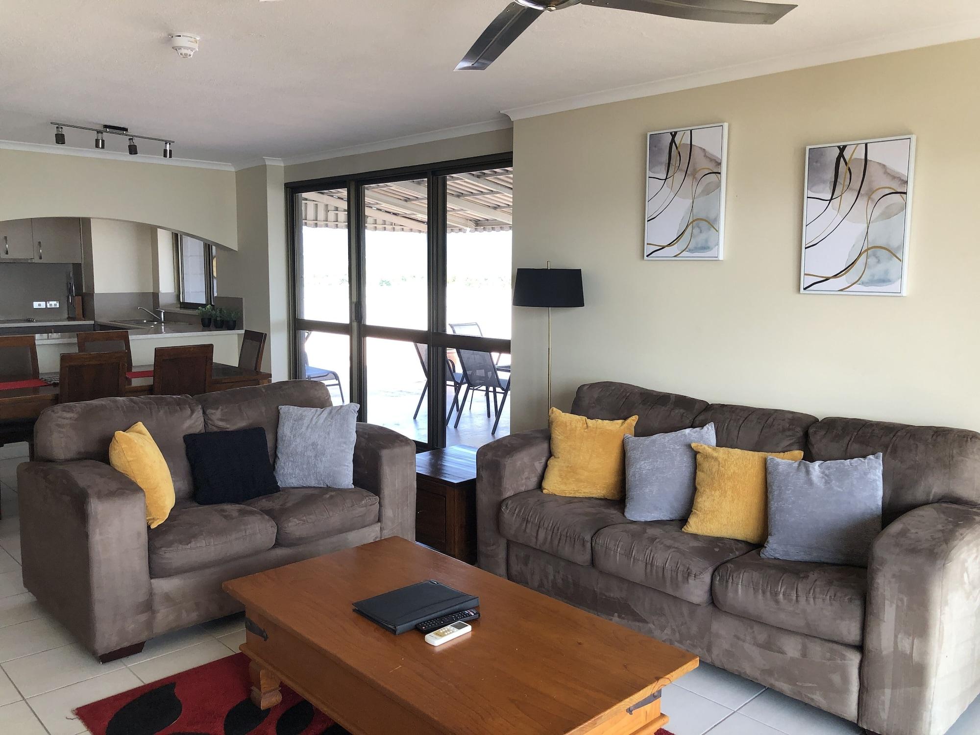 Coral Towers Holiday Suites Кэрнс Экстерьер фото