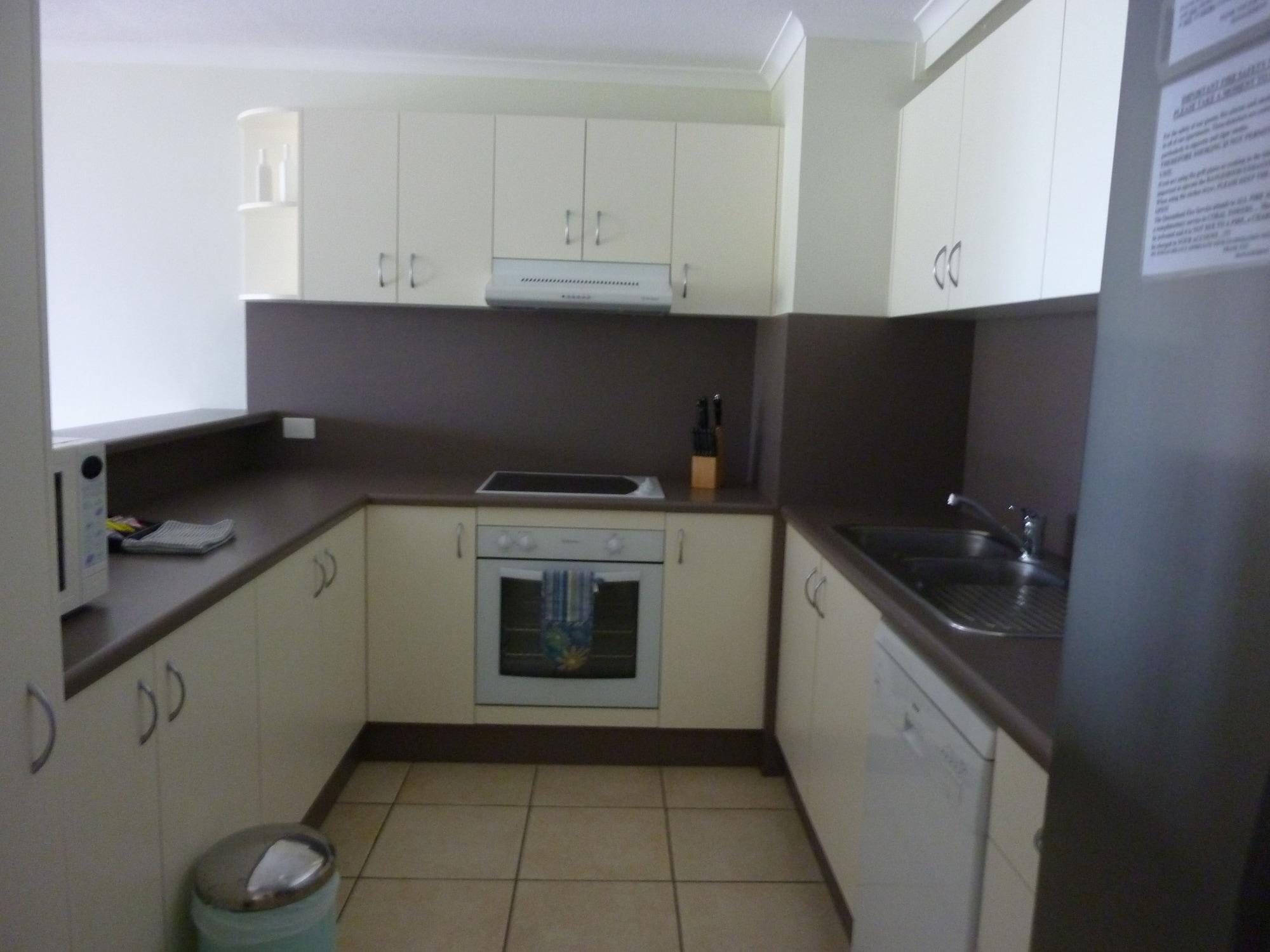 Coral Towers Holiday Suites Кэрнс Экстерьер фото
